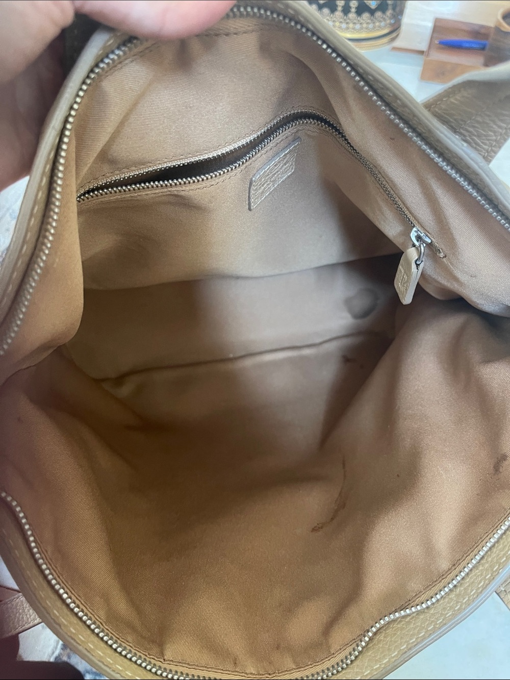 Tod’s Leather Shoulder Tote in Tan - Picture 7 of 8